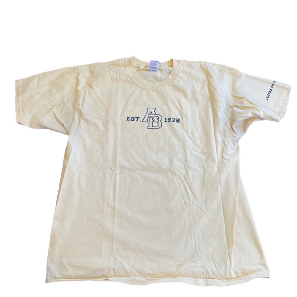Arizona Biltmore weathered tee in yellow. XL. EUC